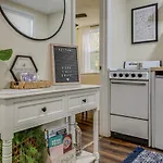 Pet-Friendly Cottage About 8 Mi To Downtown Knoxville!