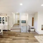 5 King Beds, 1Q 1Full P/O Newly Remodeled 2800 Sq Ft