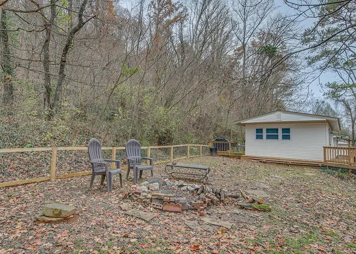 Pet-Friendly Cottage About 8 Mi To Downtown Knoxville!