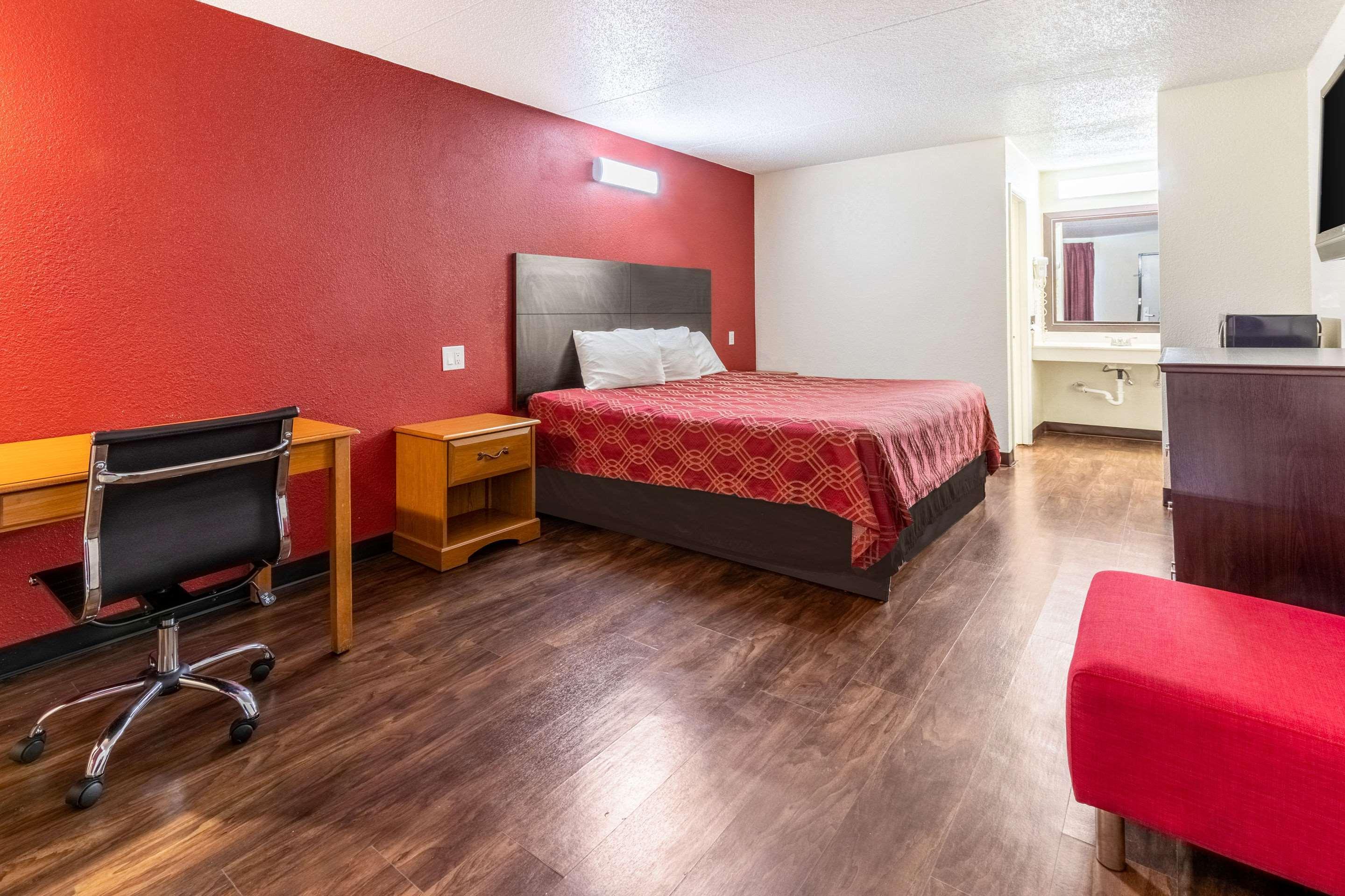 Econo Hotel