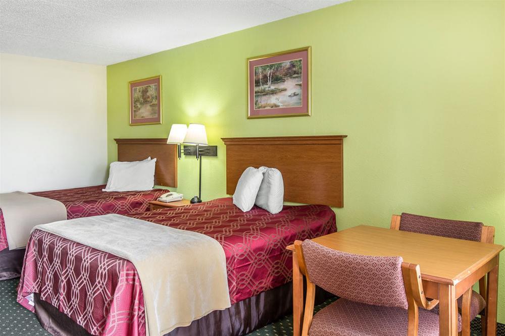 Econo Hotel 2*