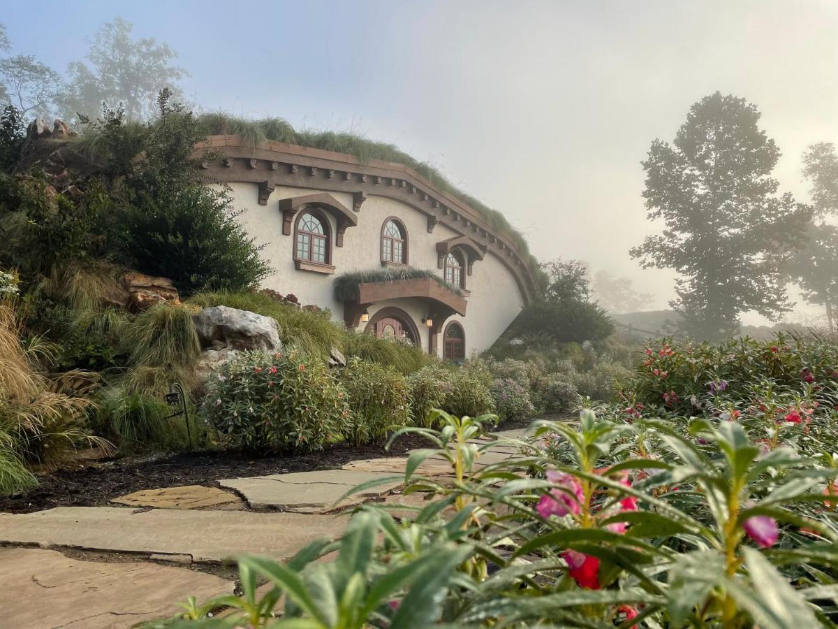 Hotel Ancient Lore Village Knoxville