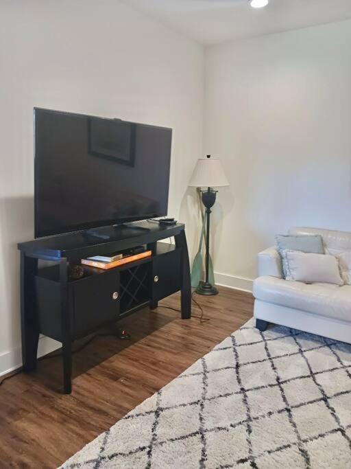 Beautiful Contemporary Two Bedroom Knoxville