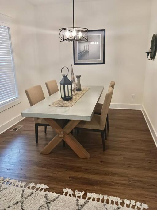 Beautiful Contemporary Two Bedroom Holiday home