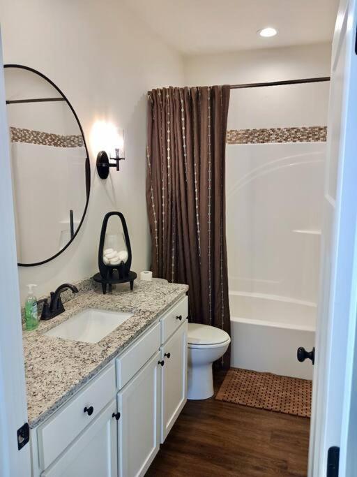 Holiday home Beautiful Contemporary Two Bedroom