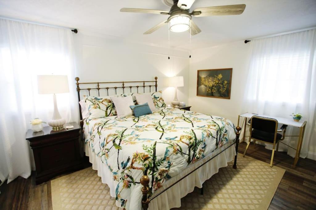 5 King Beds, 1q 1full P/o Newly Remodeled 2800 Sq Ft *