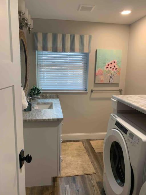 5 King Beds, 1q 1full P/o Newly Remodeled 2800 Sq Ft * Knoxville