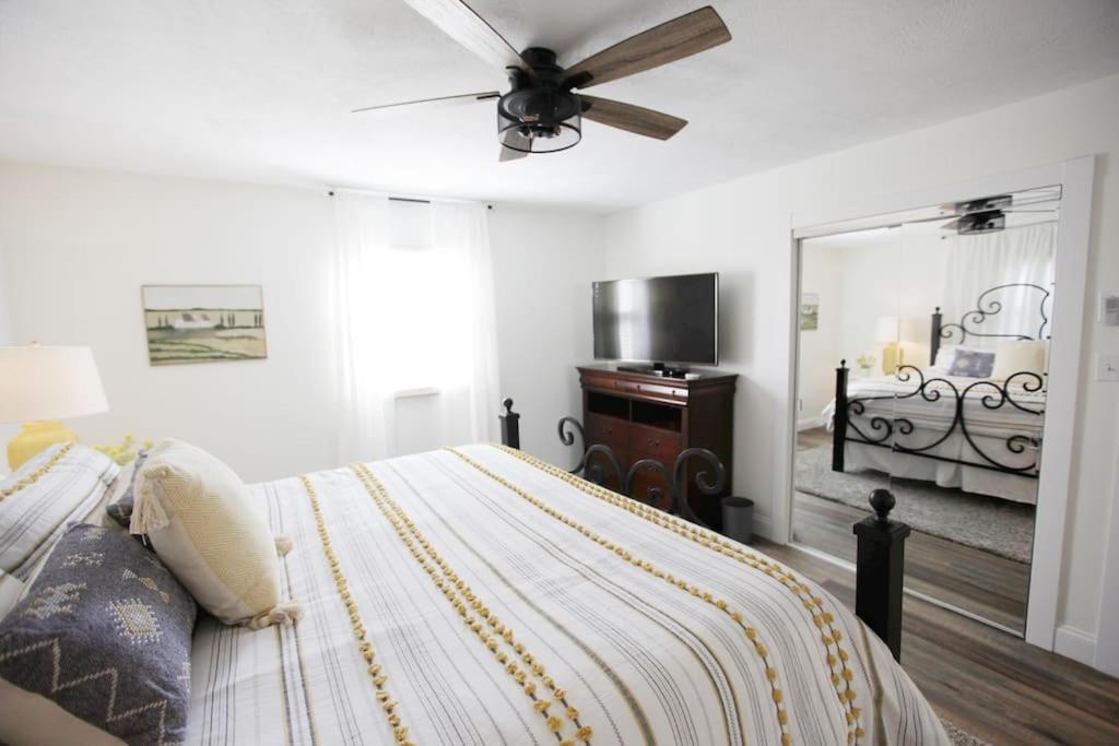 Holiday home 5 King Beds, 1q 1full P/o Newly Remodeled 2800 Sq Ft *