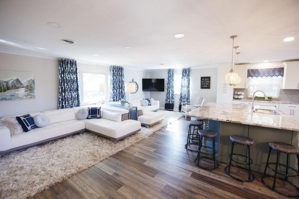 5 King Beds, 1q 1full P/o Newly Remodeled 2800 Sq Ft Knoxville