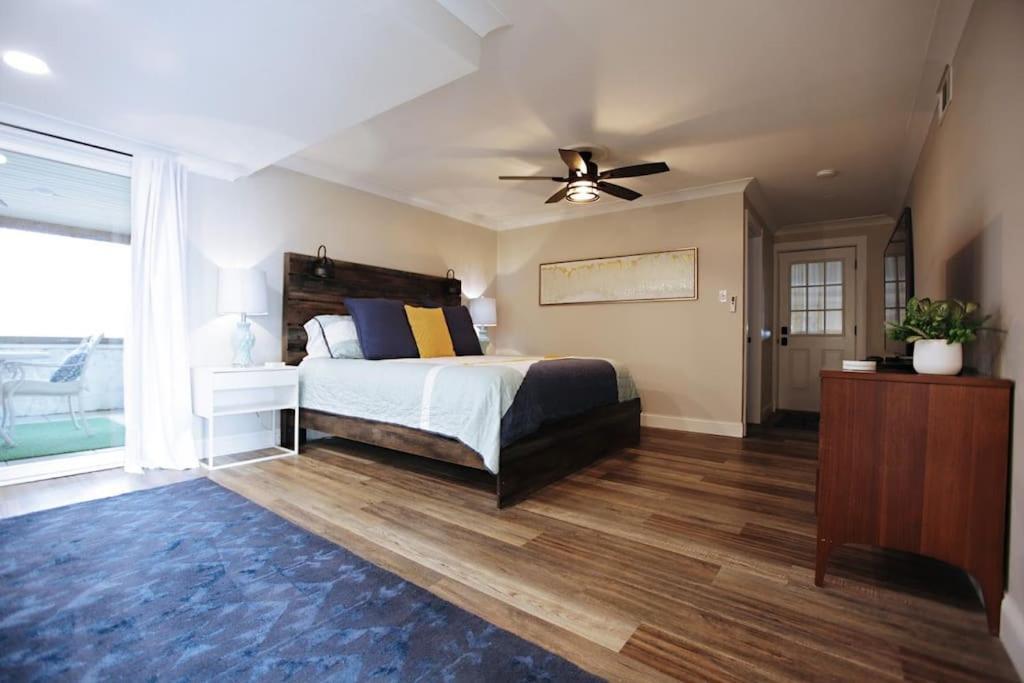 Holiday home 5 King Beds, 1q 1full P/o Newly Remodeled 2800 Sq Ft *