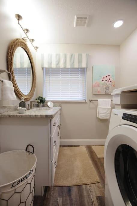 Holiday home 5 King Beds, 1q 1full P/o Newly Remodeled 2800 Sq Ft Knoxville
