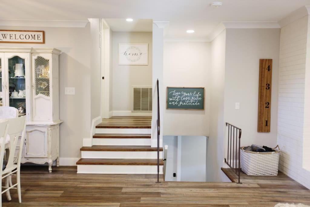 Holiday home 5 King Beds, 1q 1full P/o Newly Remodeled 2800 Sq Ft Knoxville