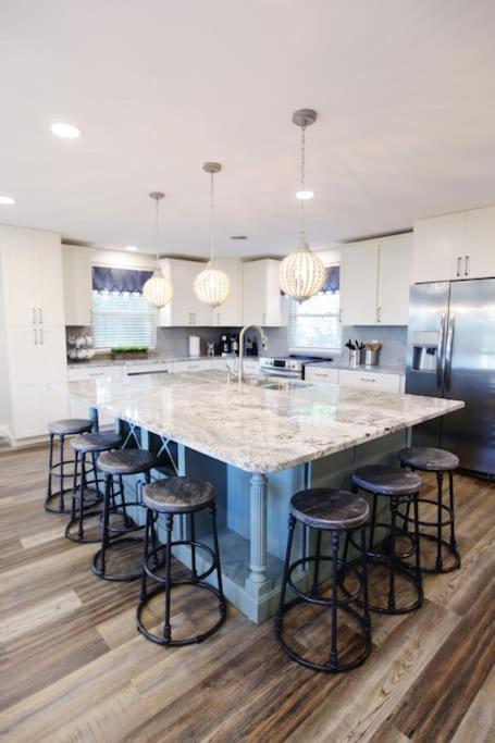 5 King Beds, 1q 1full P/o Newly Remodeled 2800 Sq Ft Knoxville
