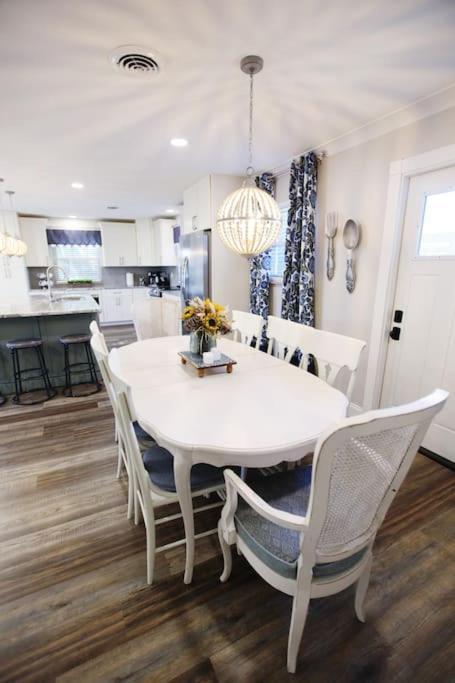 5 King Beds, 1q 1full P/o Newly Remodeled 2800 Sq Ft Holiday home *