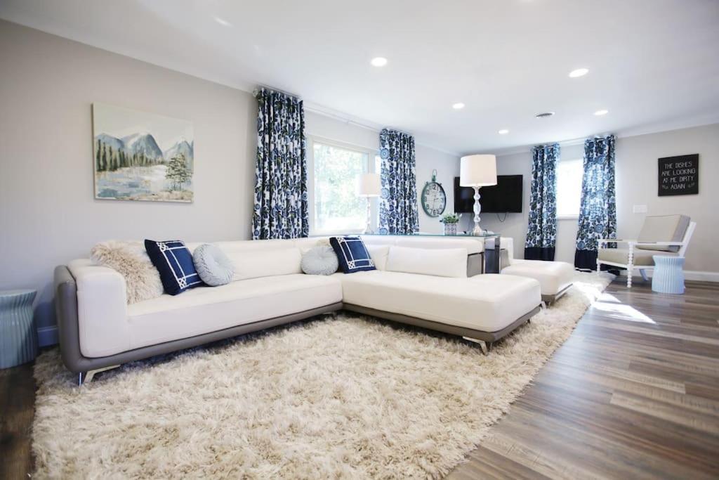 5 King Beds, 1q 1full P/o Newly Remodeled 2800 Sq Ft Holiday home *