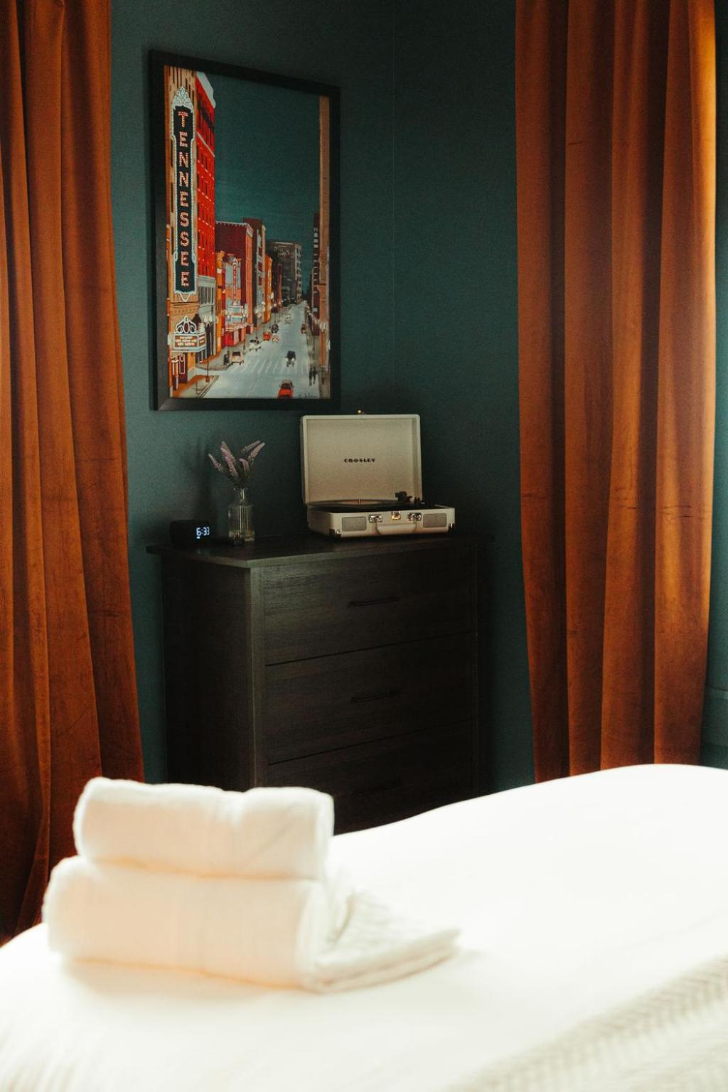 Holiday home Historic Renovated 2bd - Overlooking Downtown