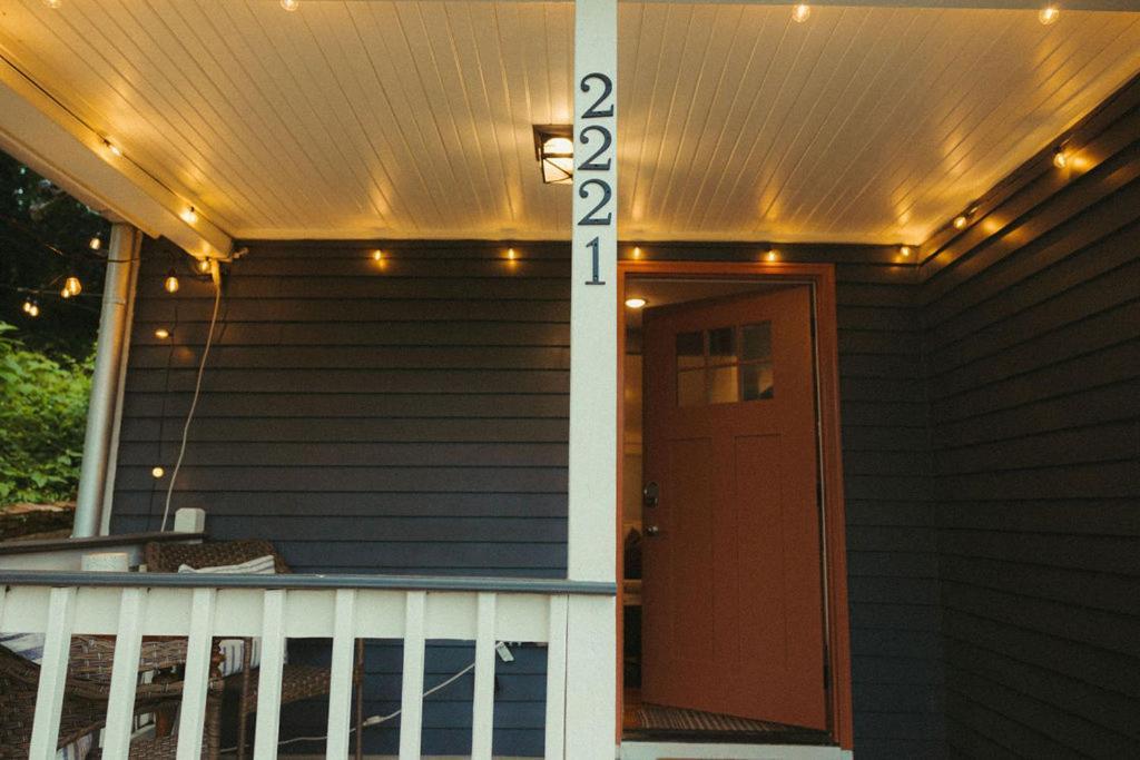 Holiday home Historic Renovated 2bd - Overlooking Downtown *