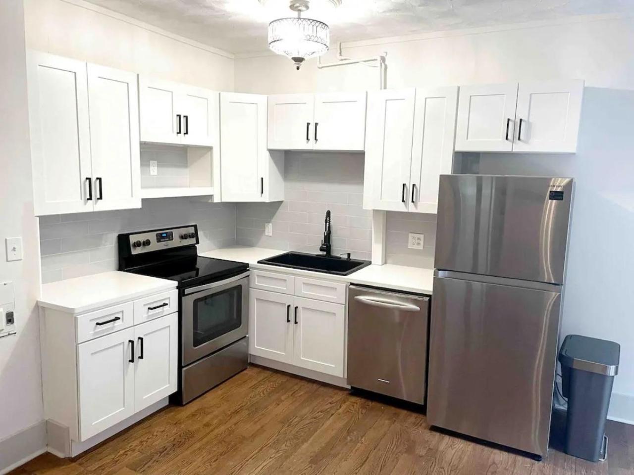 Downtown Gem With King Bed And Free Parking Apartment *