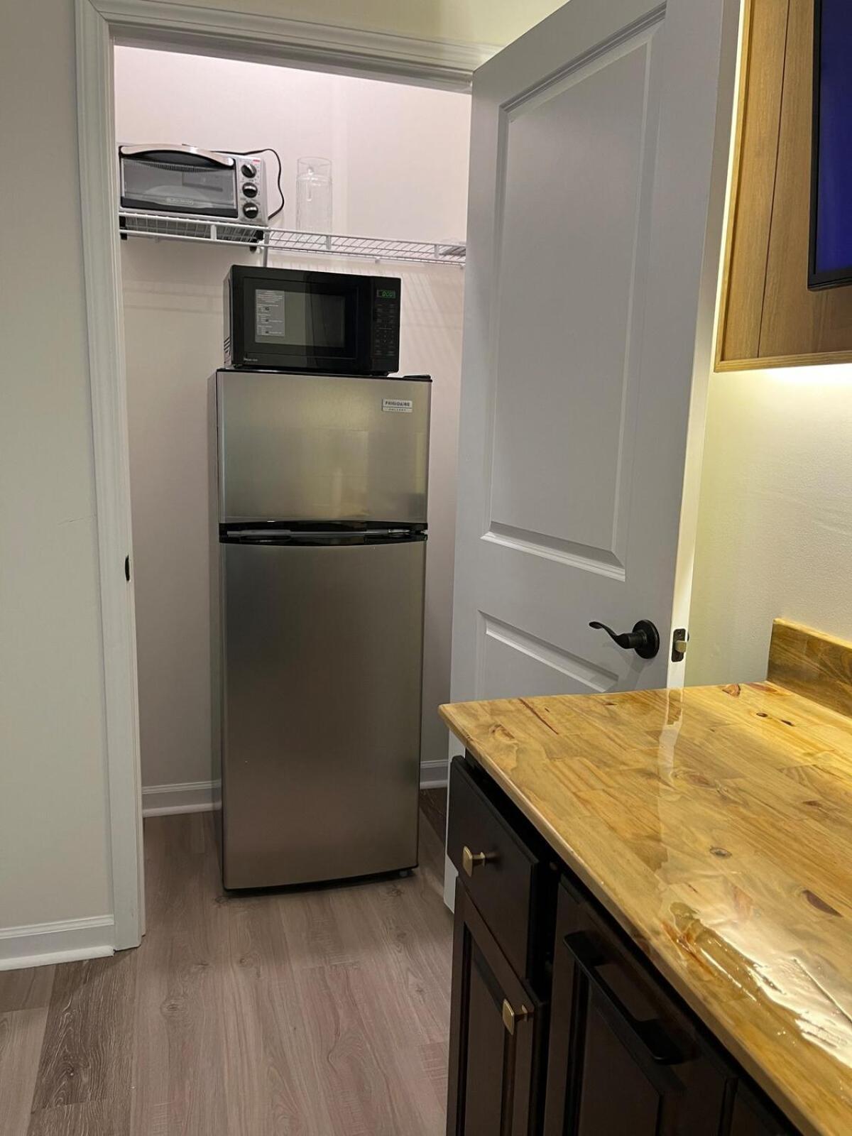 Modern And Cozy Apartment Knoxville