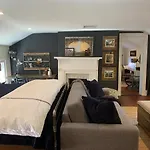 Boyd Harvey Main House & Carriage House
