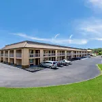 Econo Lodge Inn & Suites East