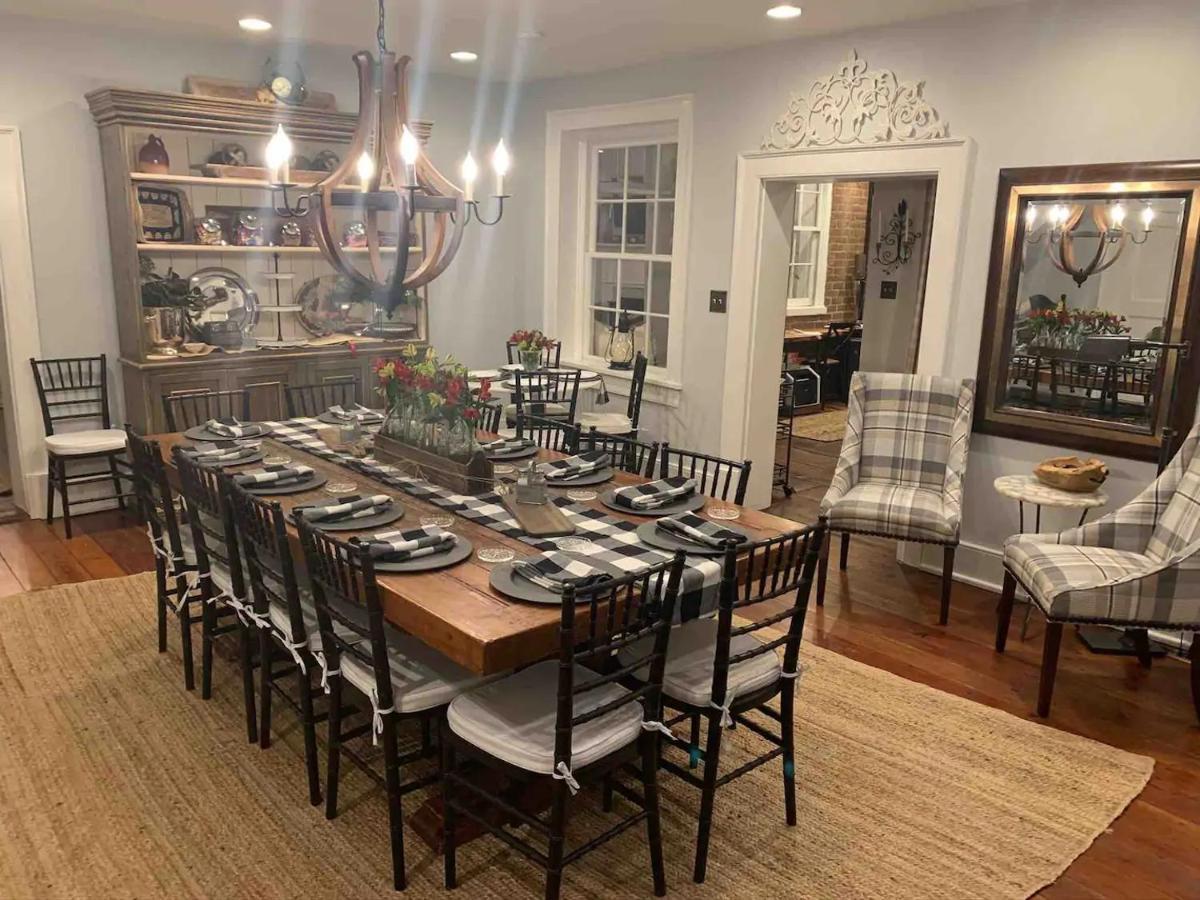 Boyd Harvey Main House & Carriage House Holiday home Knoxville