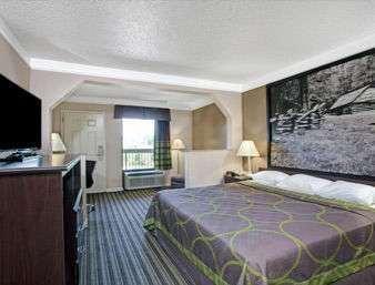 Hotel Super 8 By Wyndham East