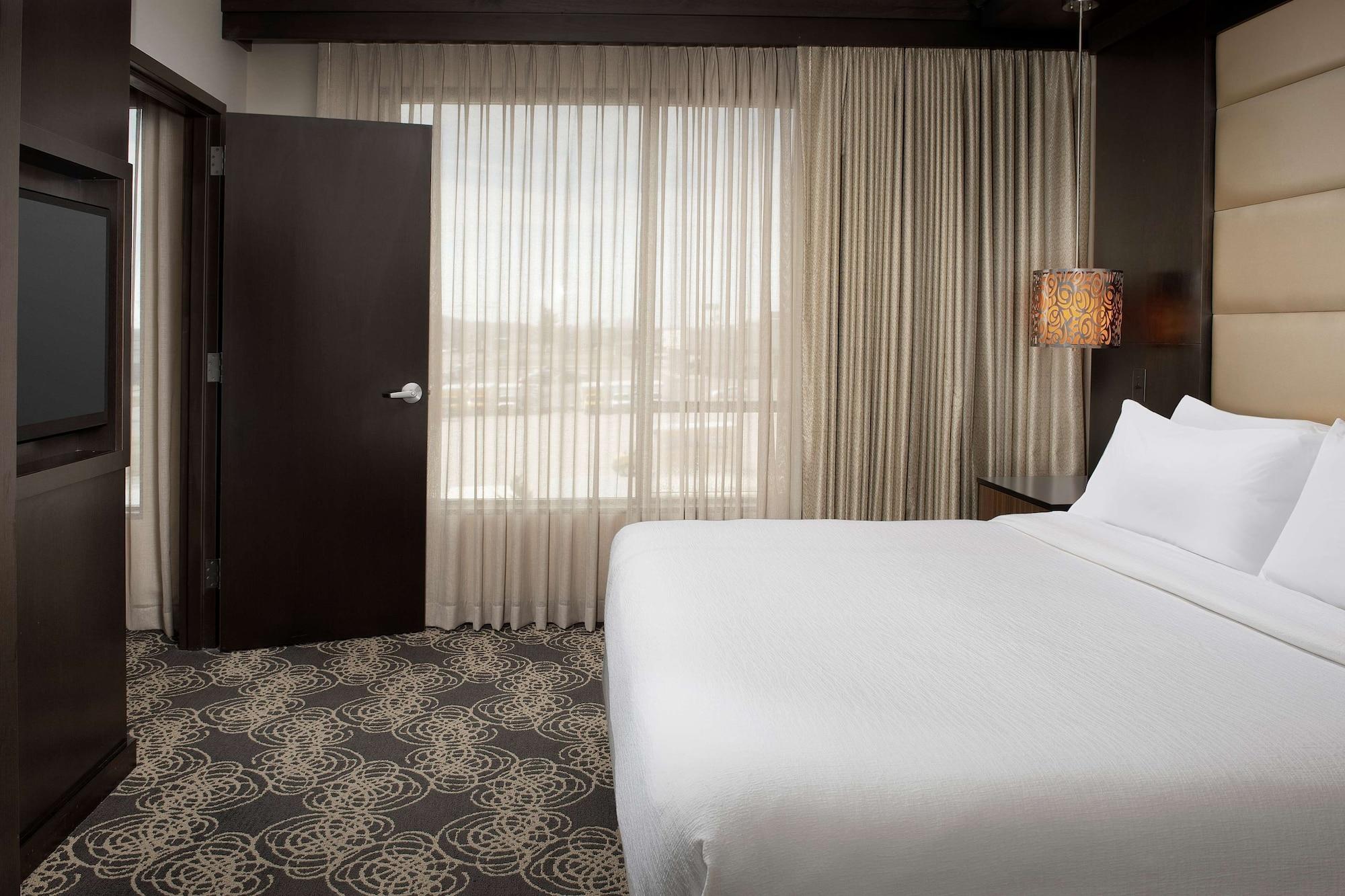 Hotel Embassy By Hilton West