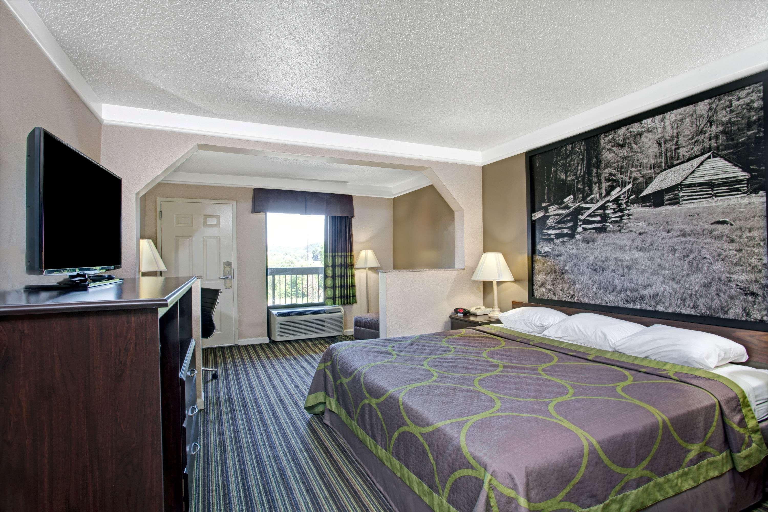 Super 8 By Wyndham East