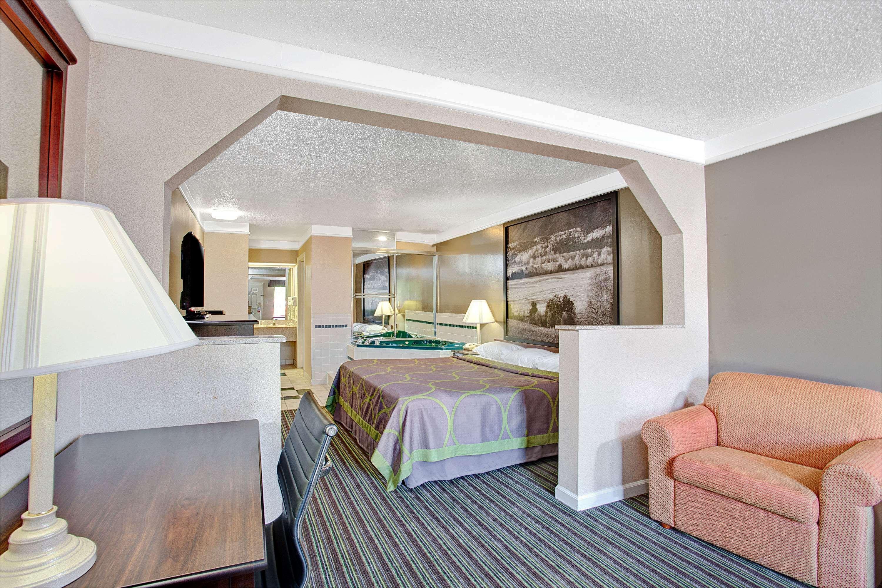 Hotel Super 8 By Wyndham East Knoxville