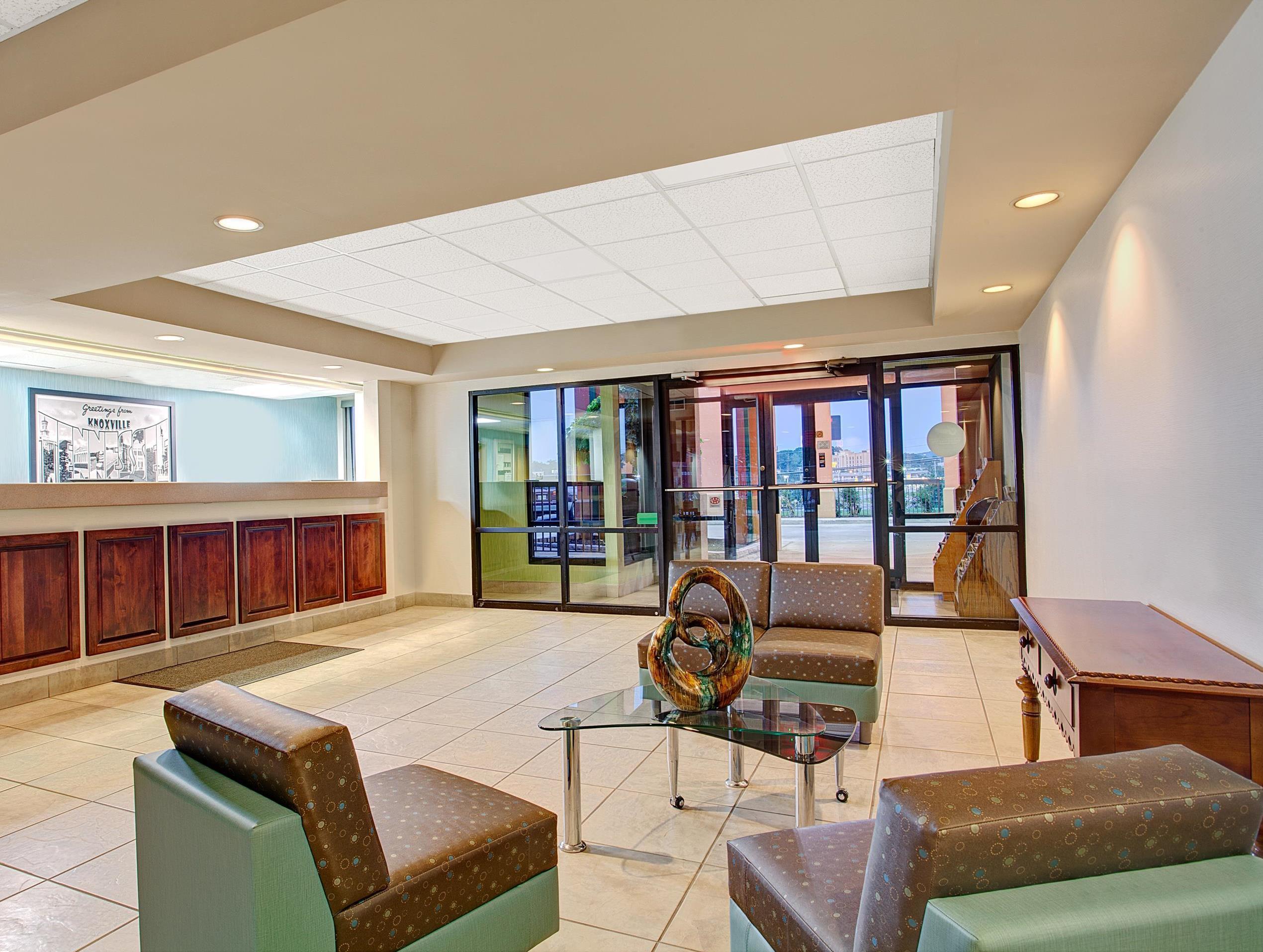 Super 8 By Wyndham East