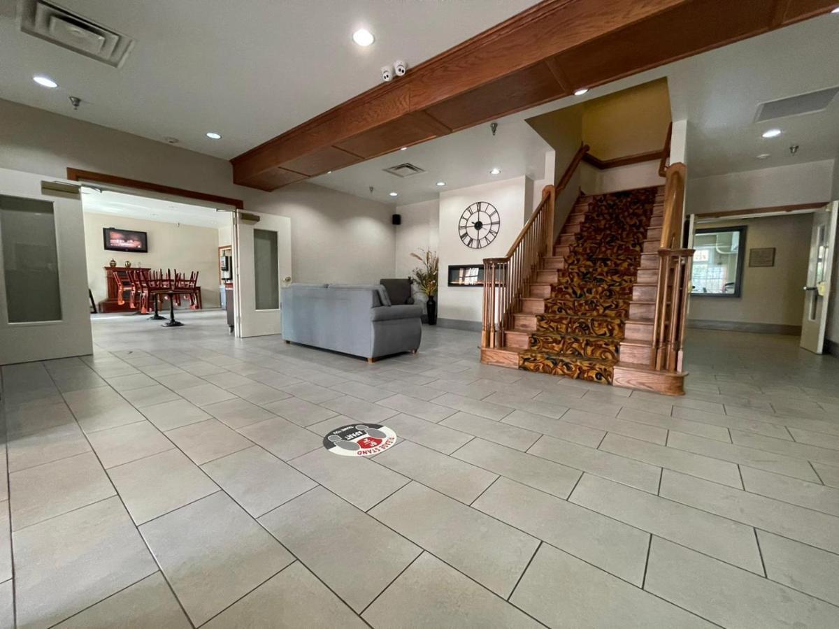 Country & By Radisson, West, Tn 3*