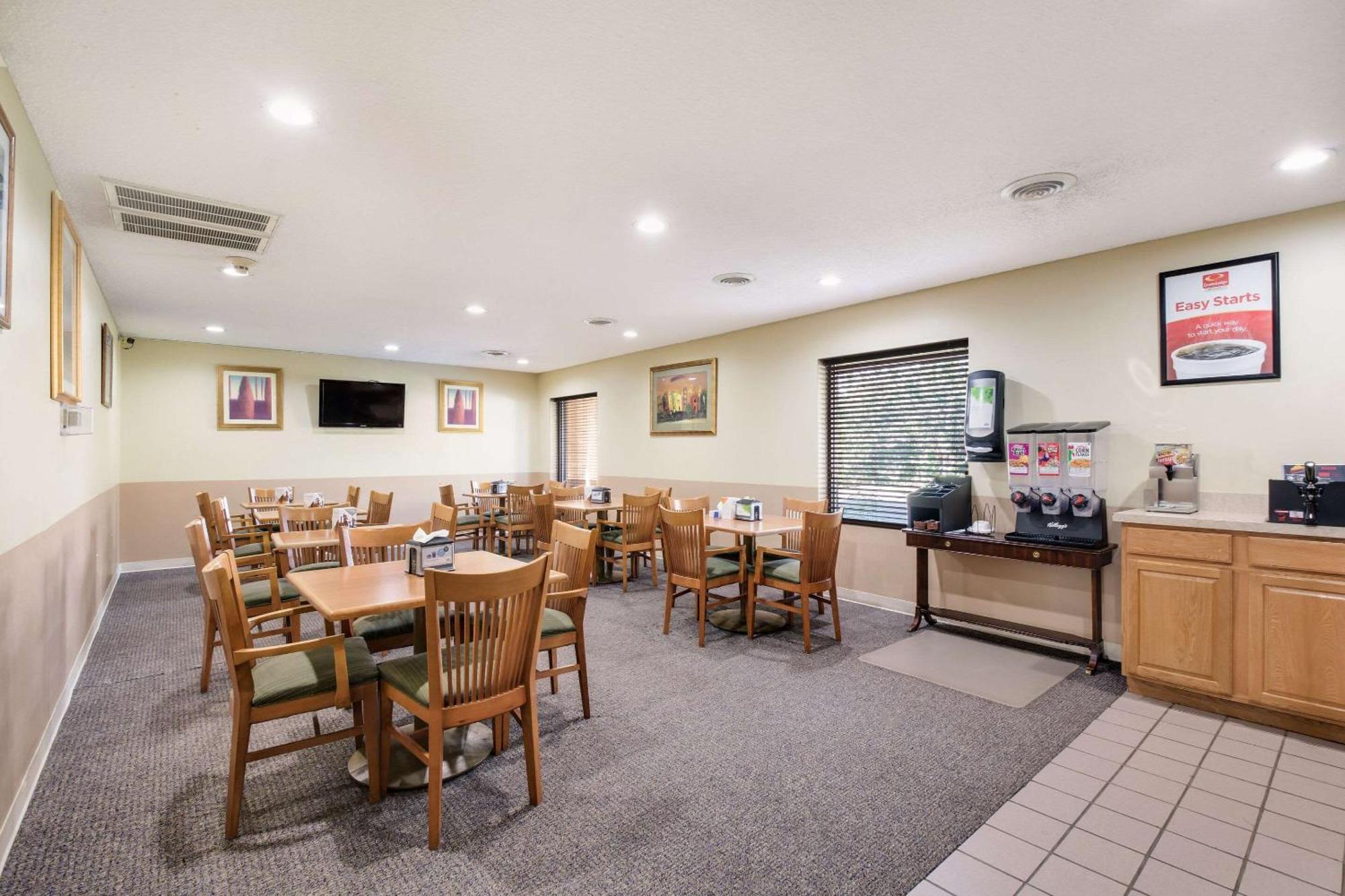Hotel Econo & East 2*