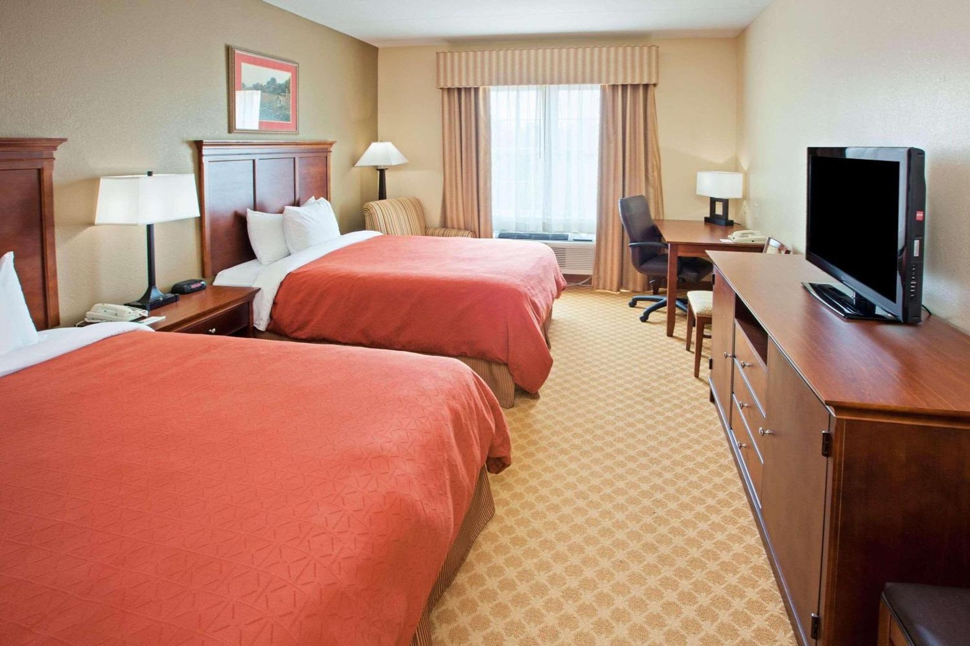 Country & By Radisson, West, Tn 3*