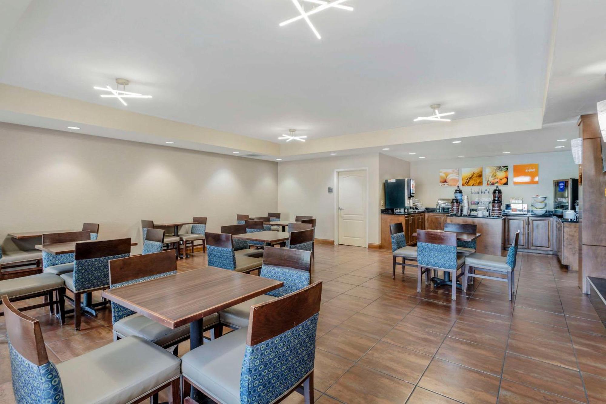 Hotel Comfort East 2*