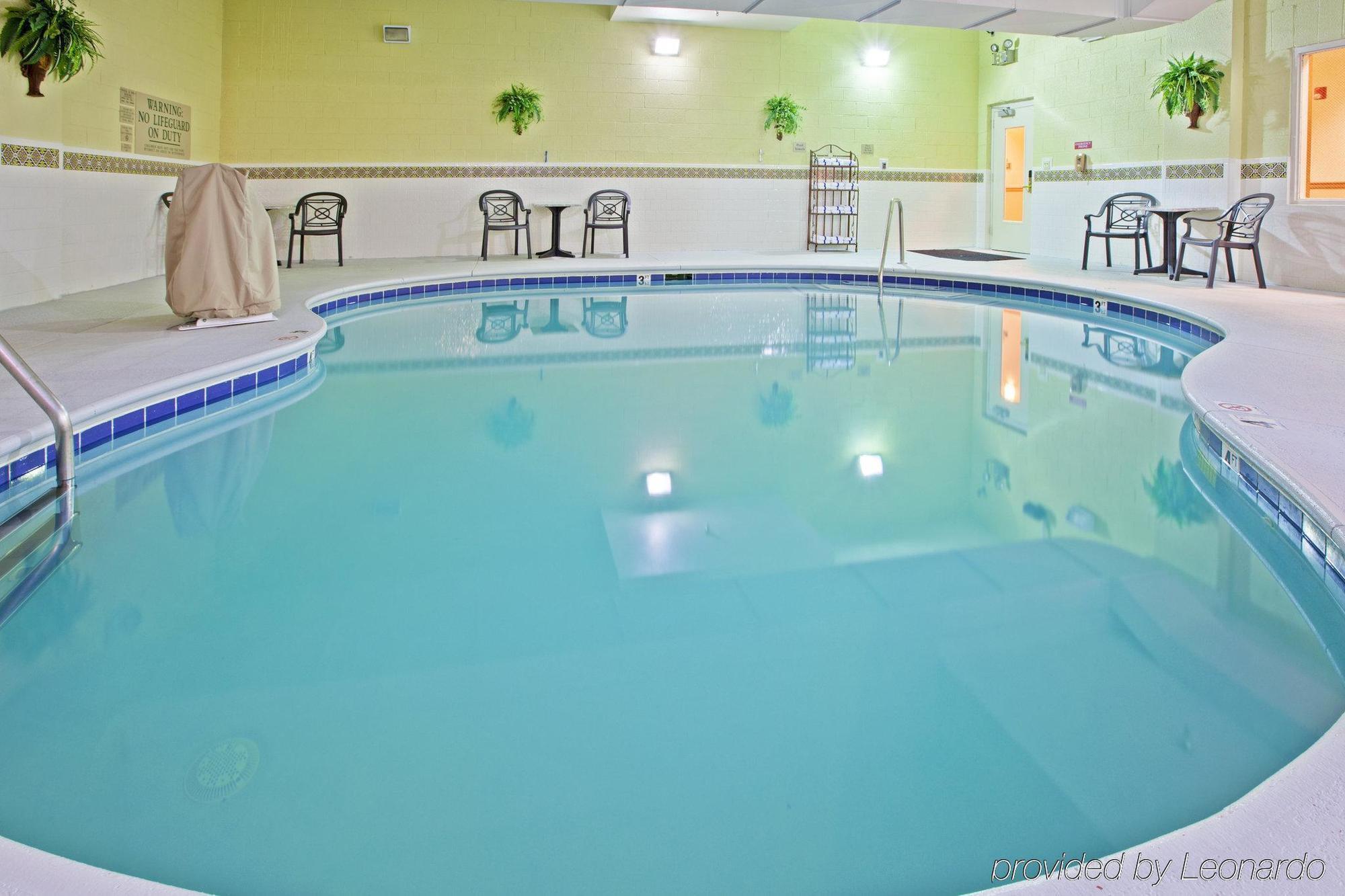 Hotel Country & By Radisson, West, Tn