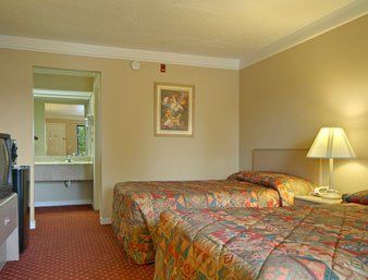 Super 8 By Wyndham East Hotel 2*