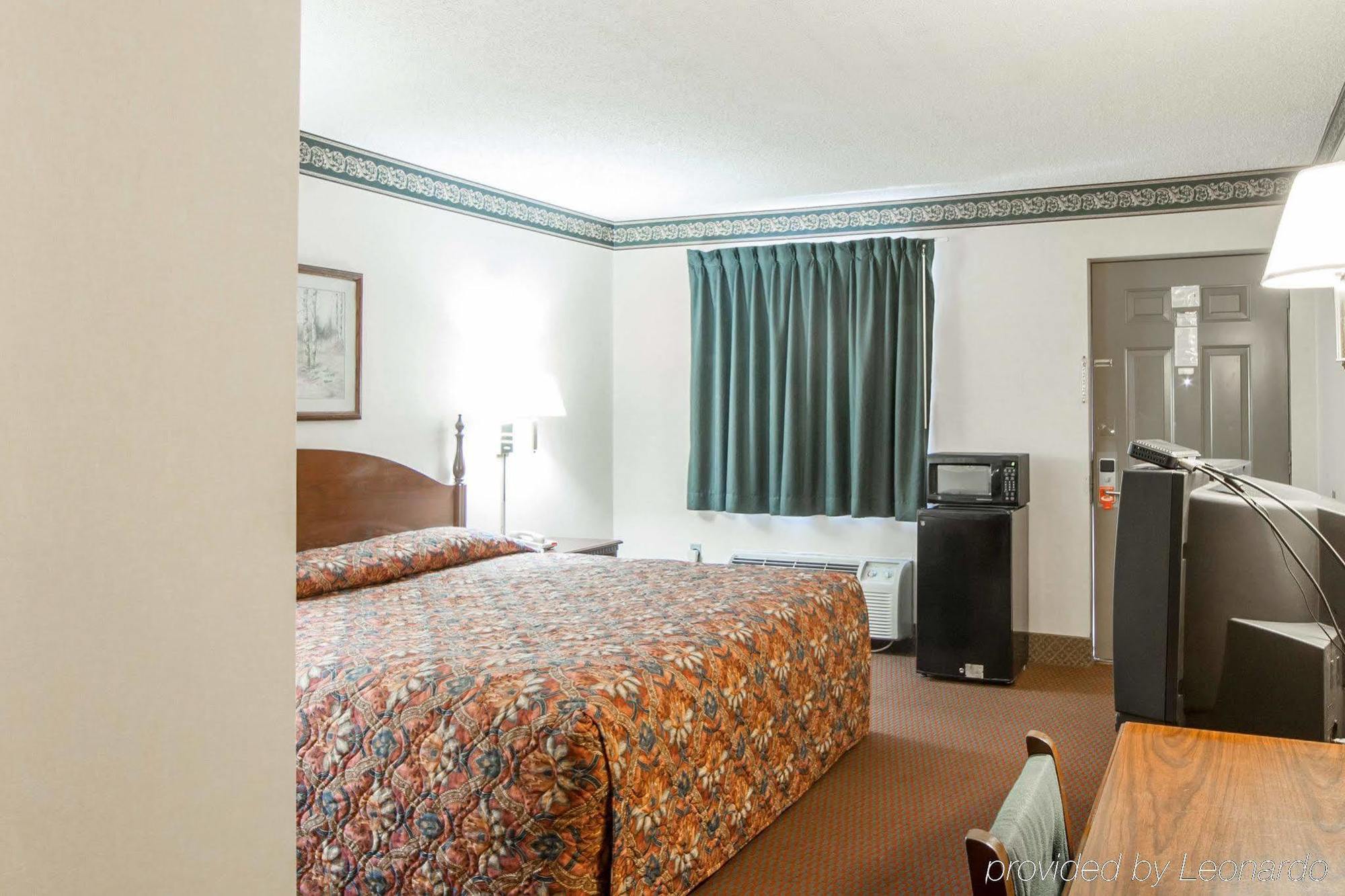 Econo & East Hotel 2*