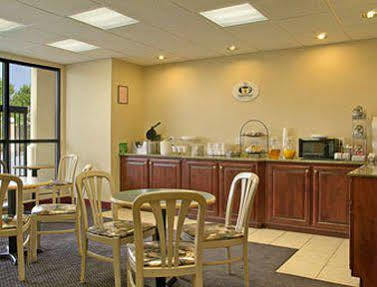 Super 8 By Wyndham East 2*