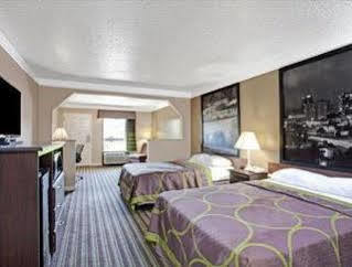 Super 8 By Wyndham East Hotel 2*