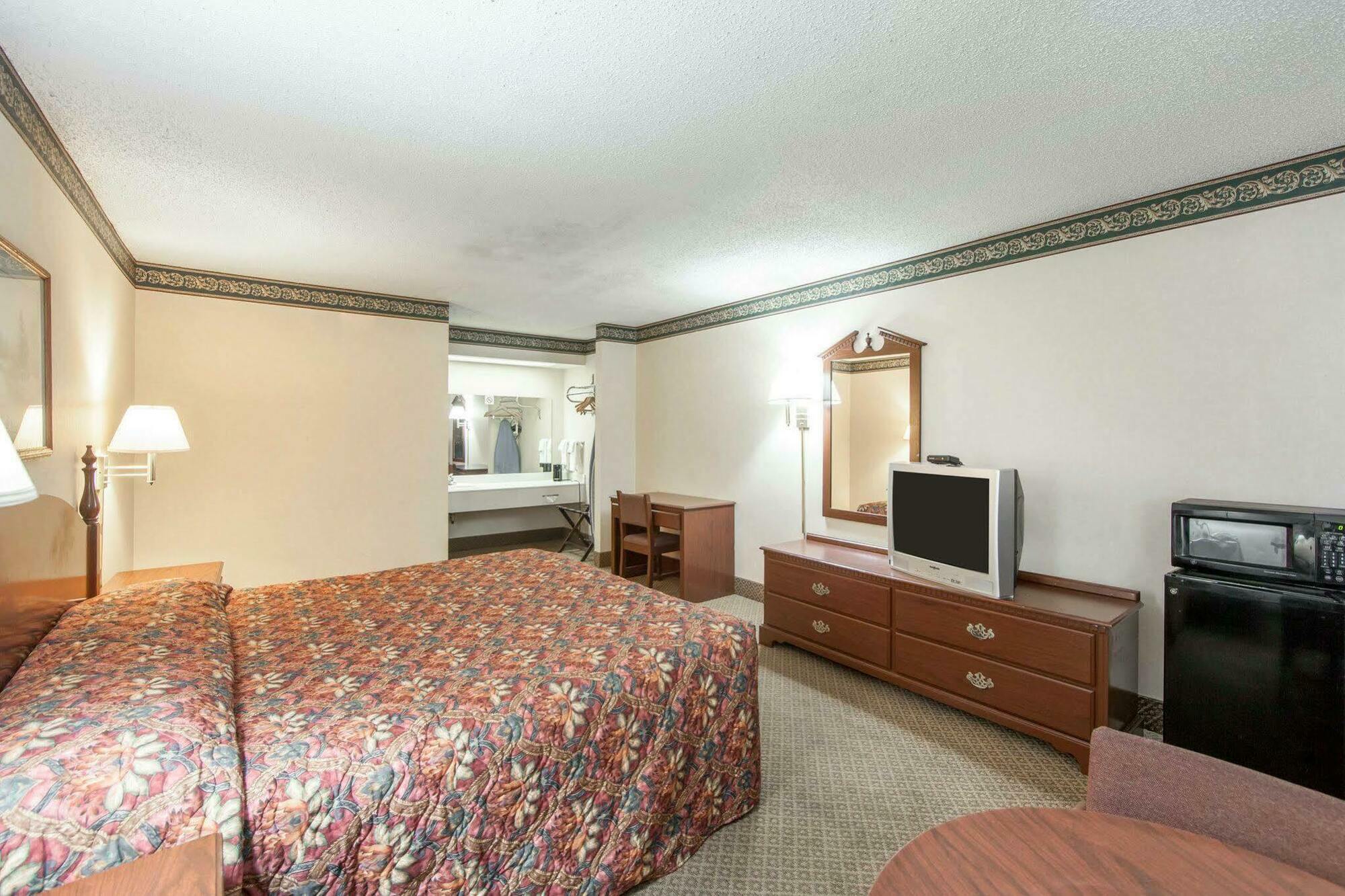 Econo & East Hotel Knoxville