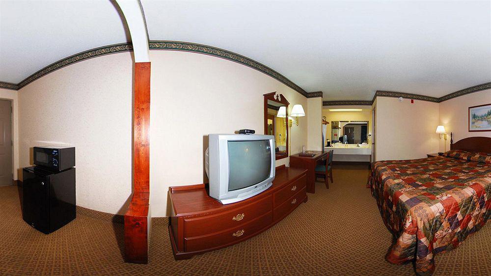 Econo & East Hotel